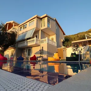 Gasthof Elarad, Vlorë